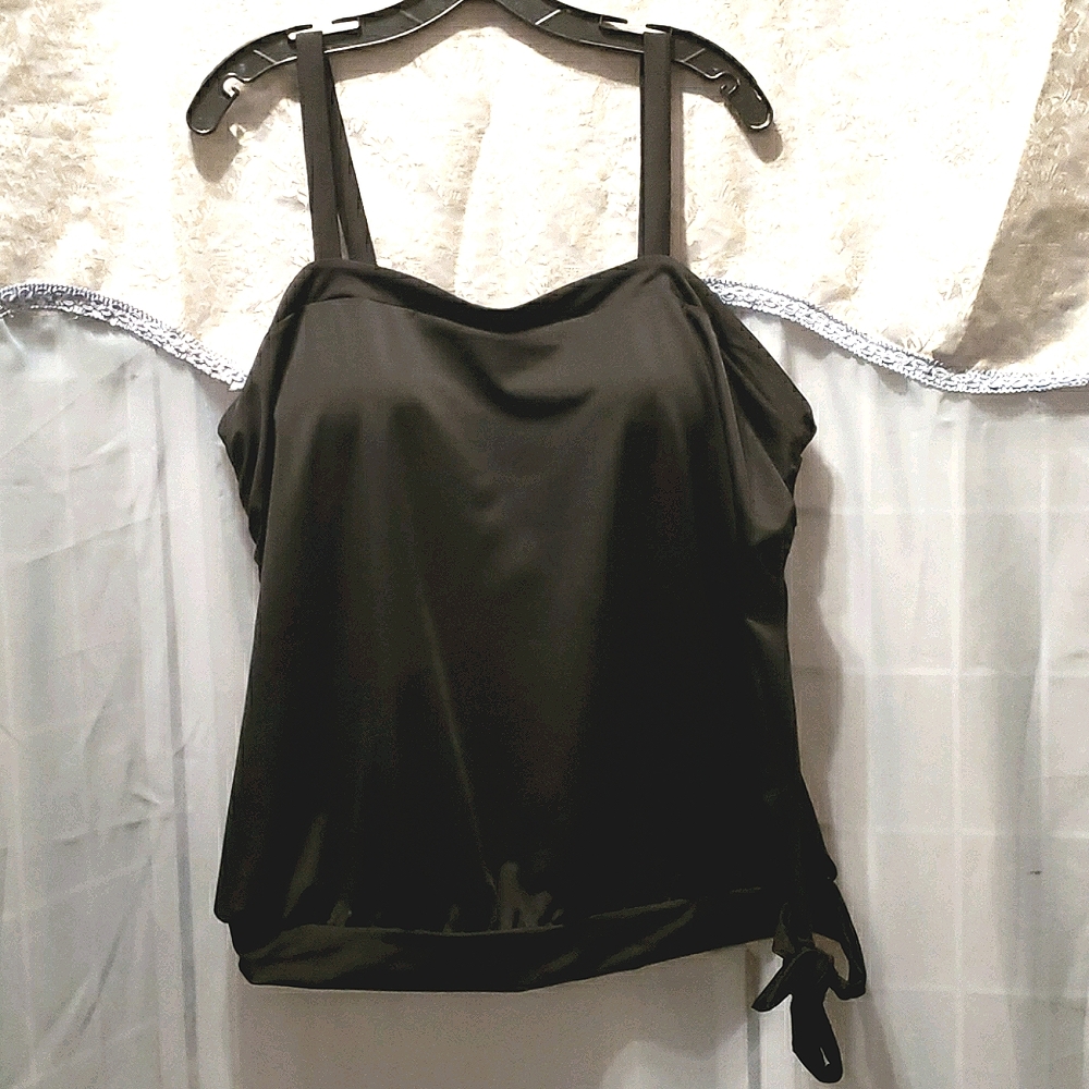 SWIM 365 BLACK NYLON/SPANDEX SWIM TOP SZ 20